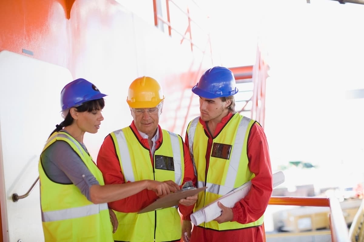 What is a Marine Engineer? Job Description, Qualification, Salary &#038; more